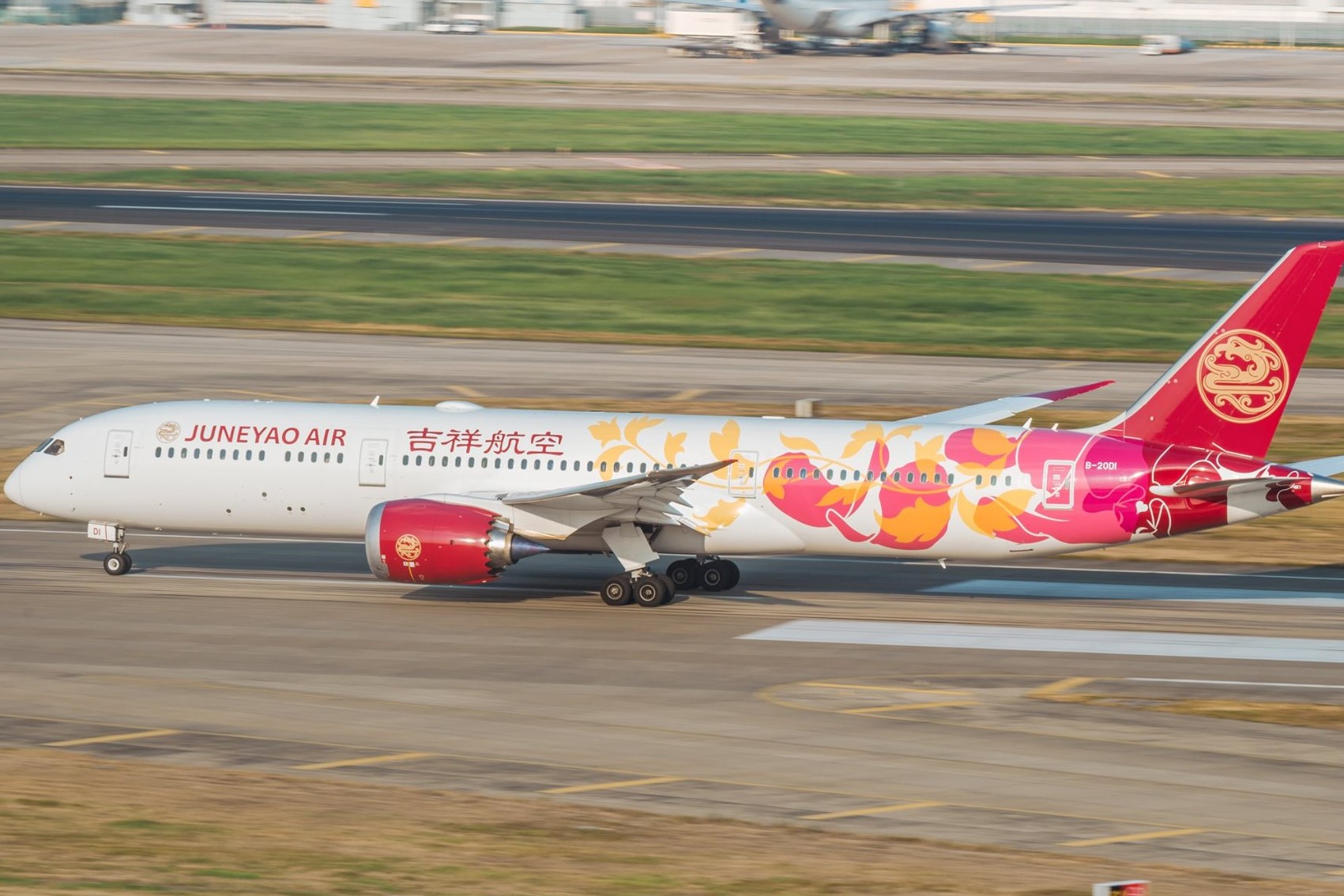 Juneyao Airlines Boeing 787 to Manchester