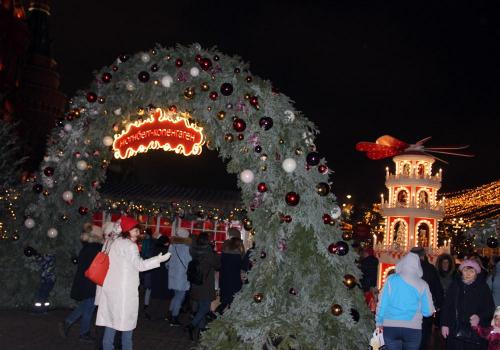 Sisäänkäynti Nürnbergin ja Kööpenhaminan Joulutorialueille "Matkalla Jouluun" -tapahtumassa.The common enrance over to the Christmasmarkets of city of Nürnberg and city of Kopenhagen in "Journey to Christmas "  -event in Moscow Dec.2019-Jan.2020 .