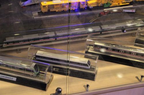 Metrojuna pienoismalli vuoden 2017 vaihtuvassa näyttelyssä.